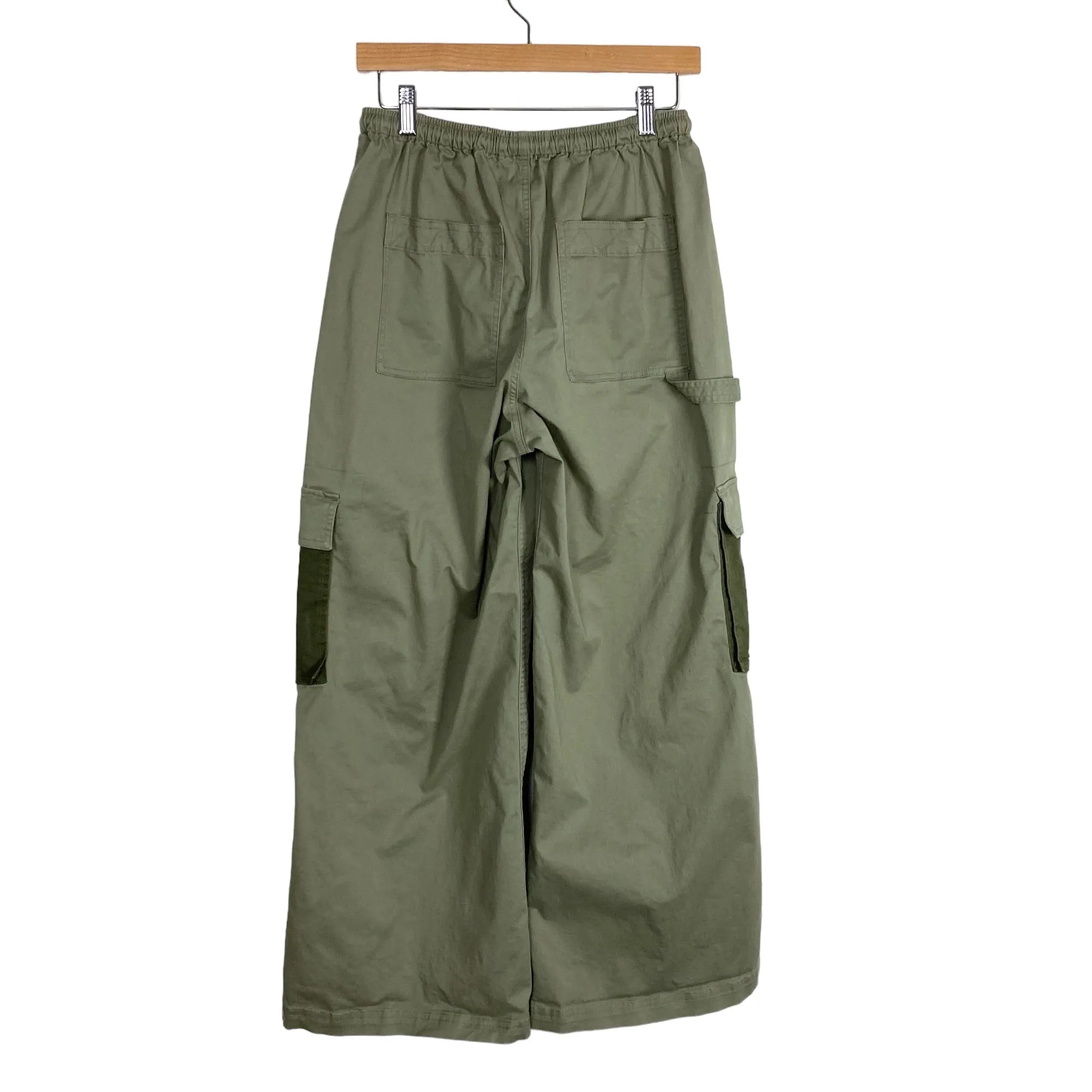 Abercrombie & Fitch Green Cargo Pocket Drawstring Wide Leg Pants- Size S Short (sold out online, Inseam 27”)