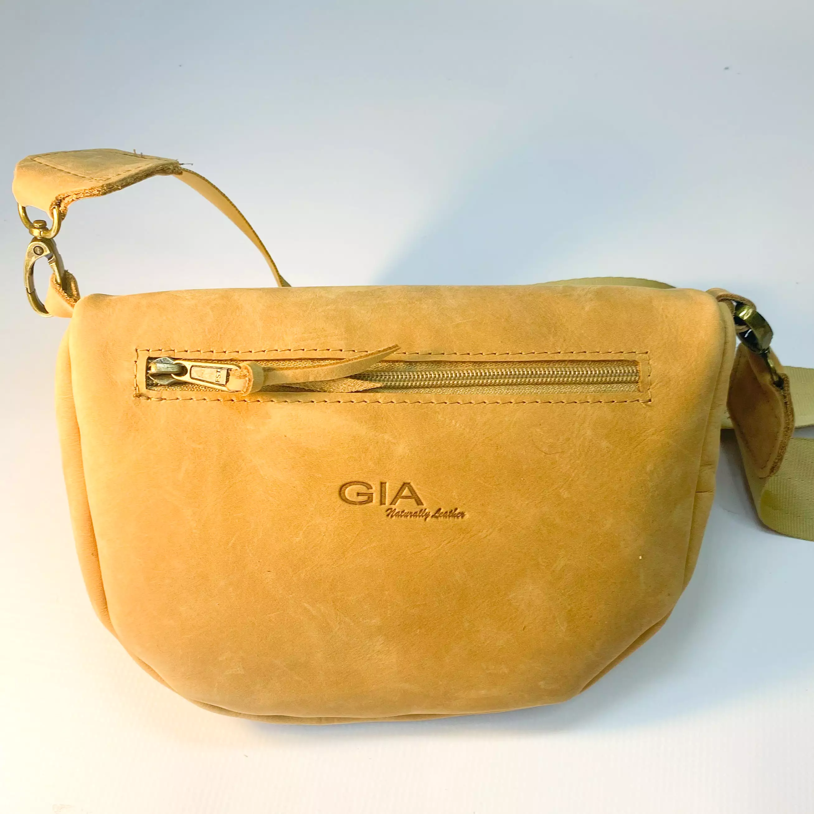 Gia leather tan moonbag